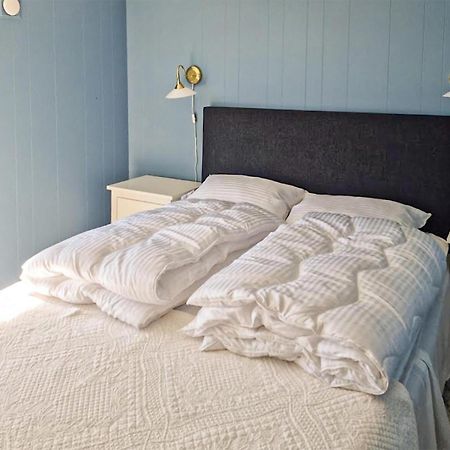 Awesome Home In Kristiansund With House Sea View Ngoại thất bức ảnh