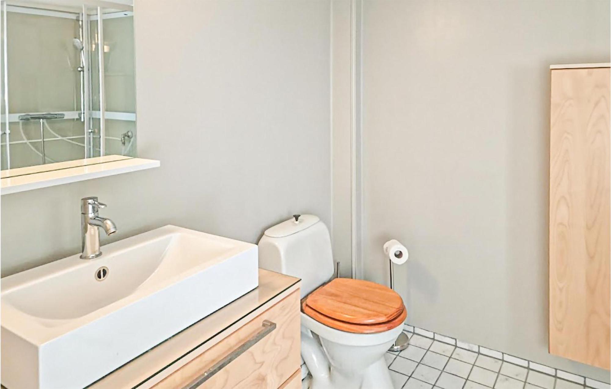 Awesome Home In Kristiansund With House Sea View Ngoại thất bức ảnh
