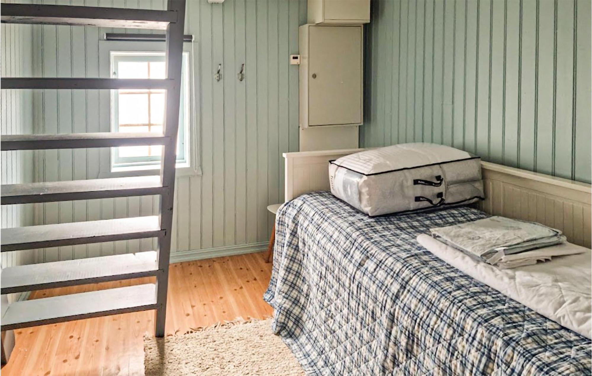 Awesome Home In Kristiansund With House Sea View Ngoại thất bức ảnh