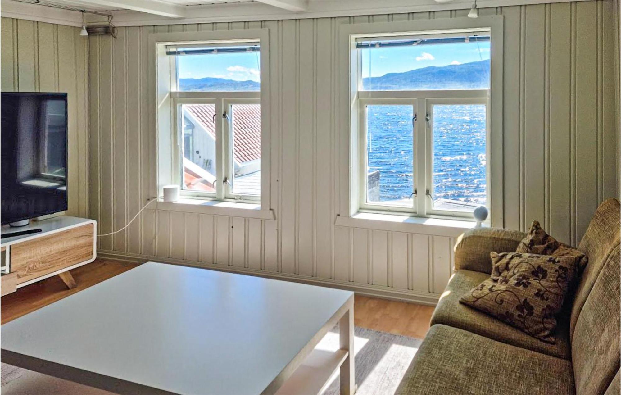 Awesome Home In Kristiansund With House Sea View Ngoại thất bức ảnh