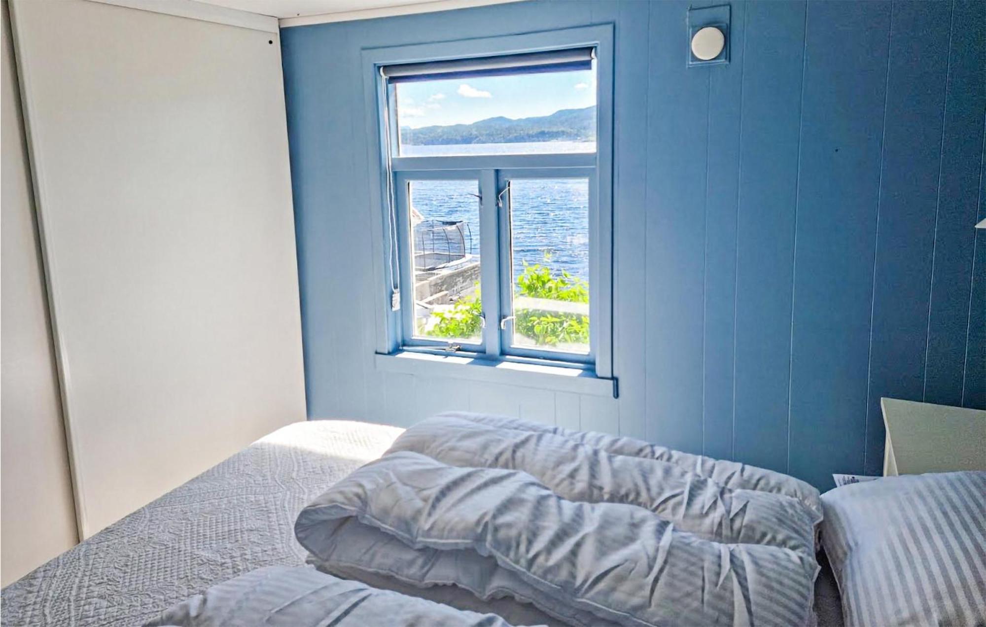 Awesome Home In Kristiansund With House Sea View Ngoại thất bức ảnh