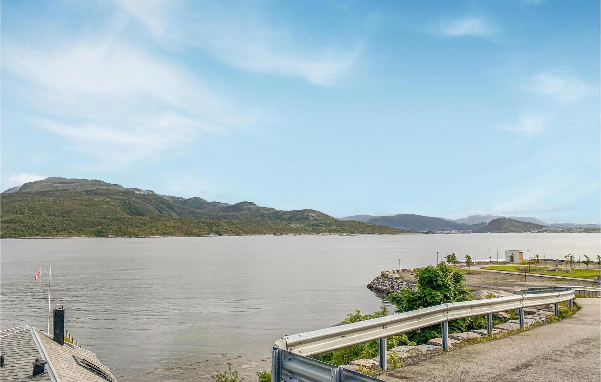 Awesome Home In Kristiansund With House Sea View Ngoại thất bức ảnh