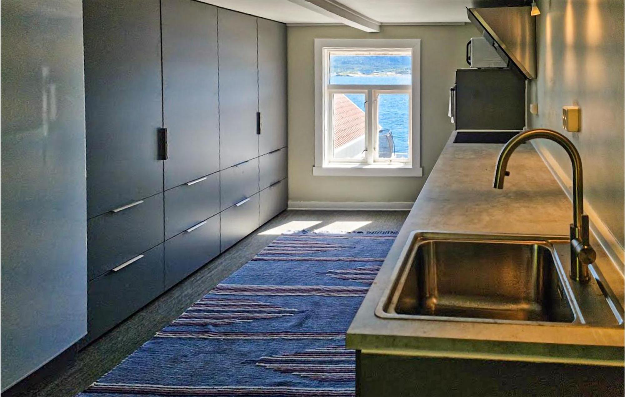 Awesome Home In Kristiansund With House Sea View Ngoại thất bức ảnh