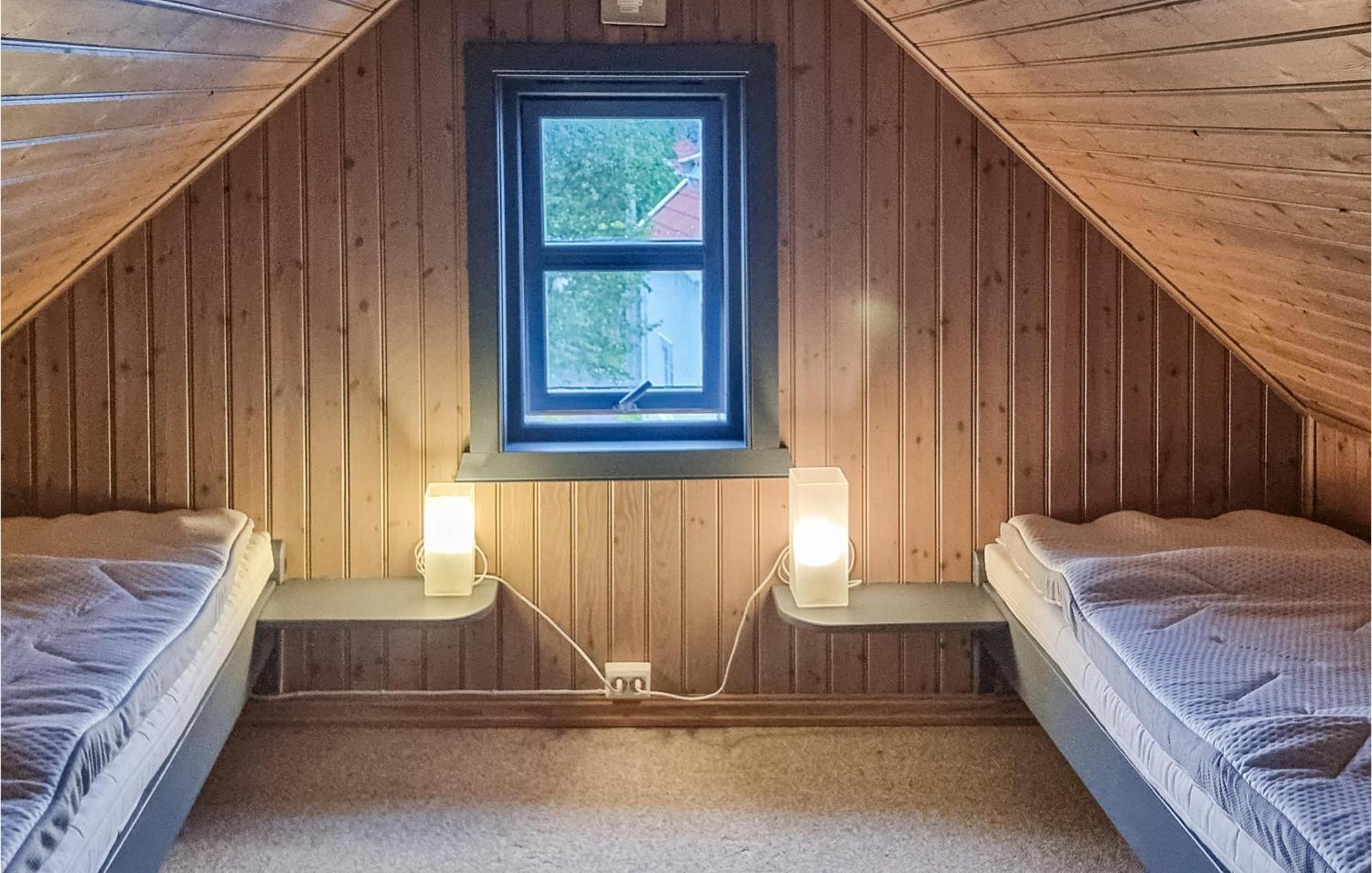 Awesome Home In Kristiansund With House Sea View Ngoại thất bức ảnh