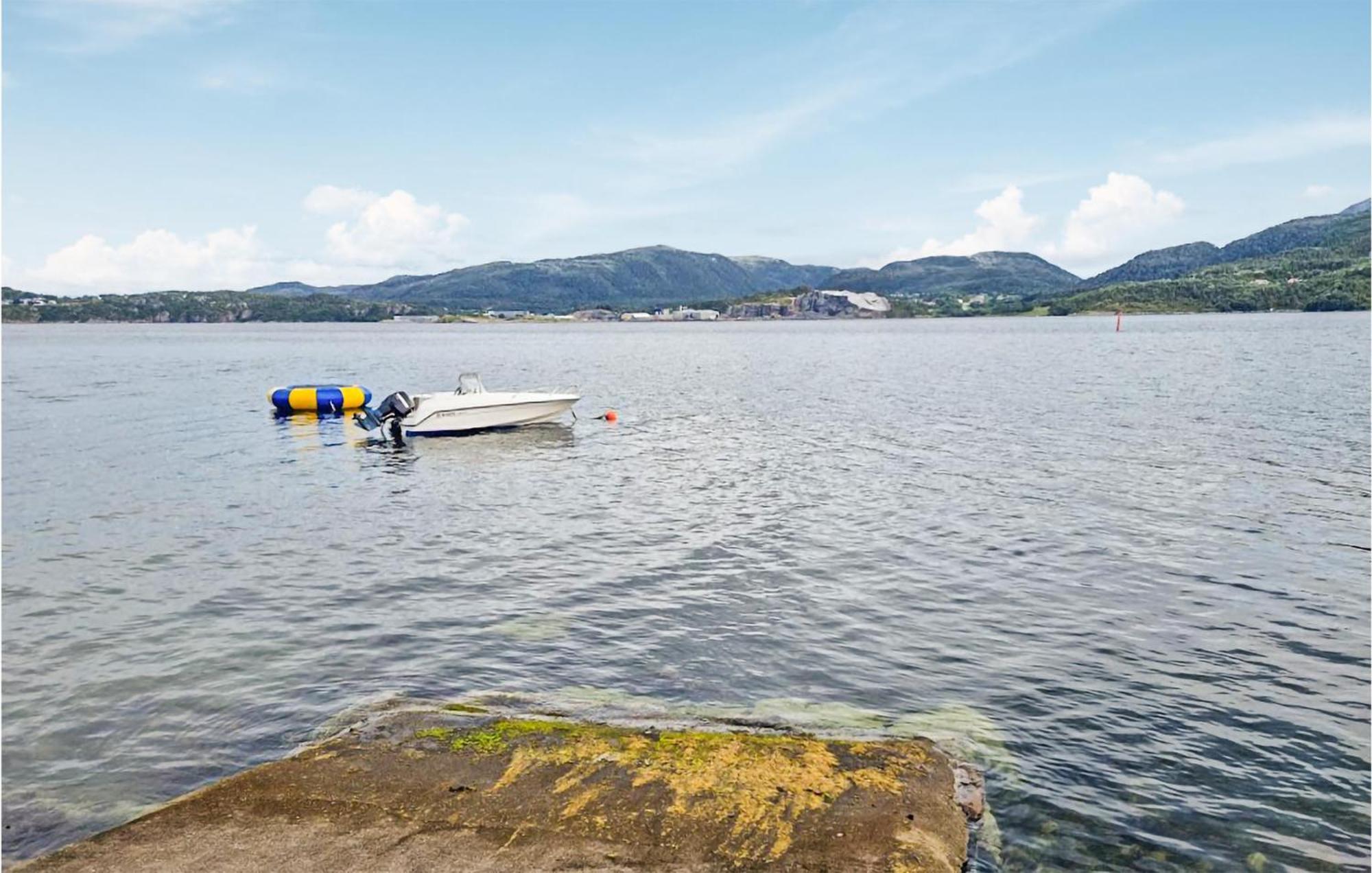Awesome Home In Kristiansund With House Sea View Ngoại thất bức ảnh