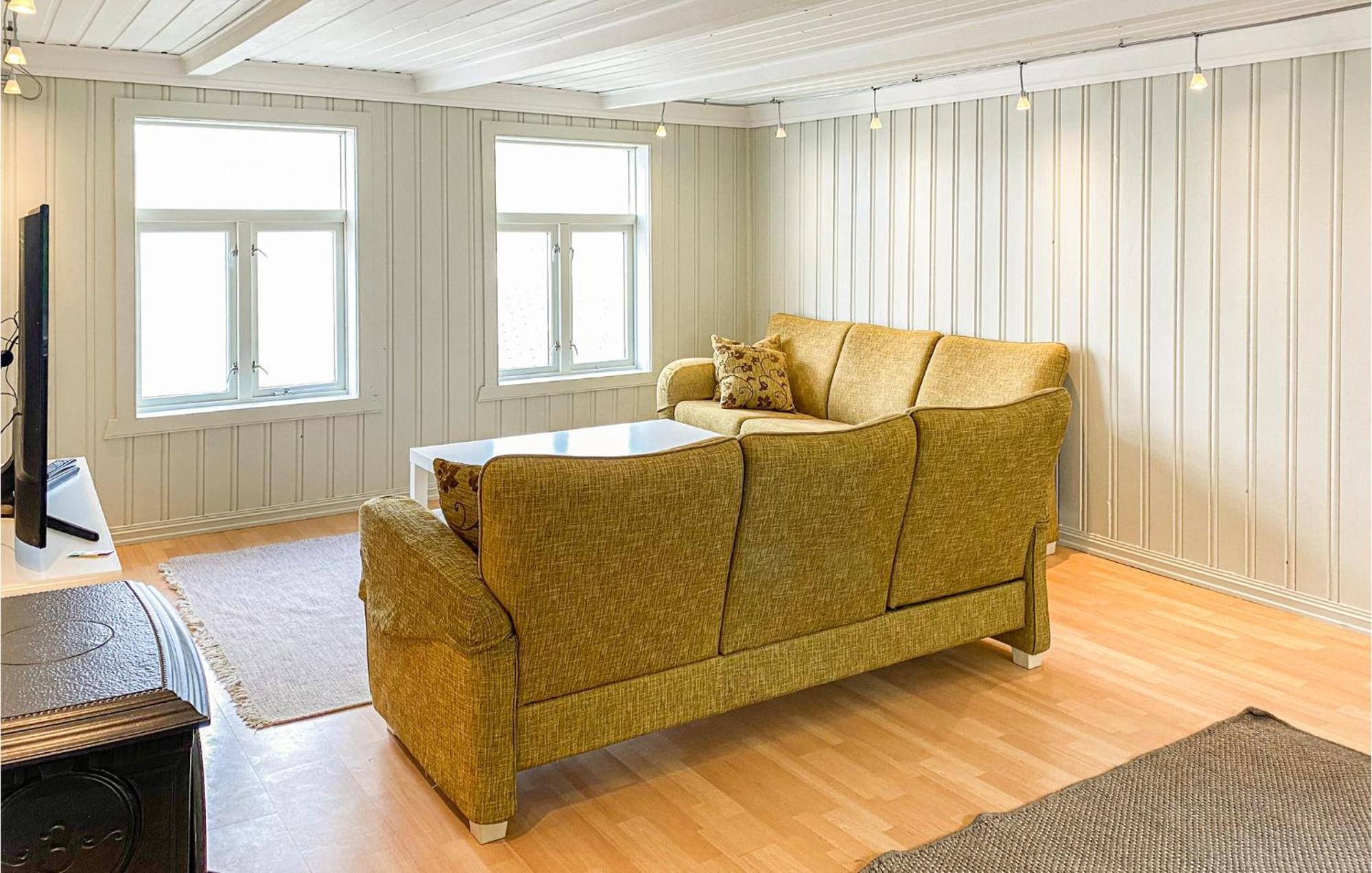 Awesome Home In Kristiansund With House Sea View Ngoại thất bức ảnh