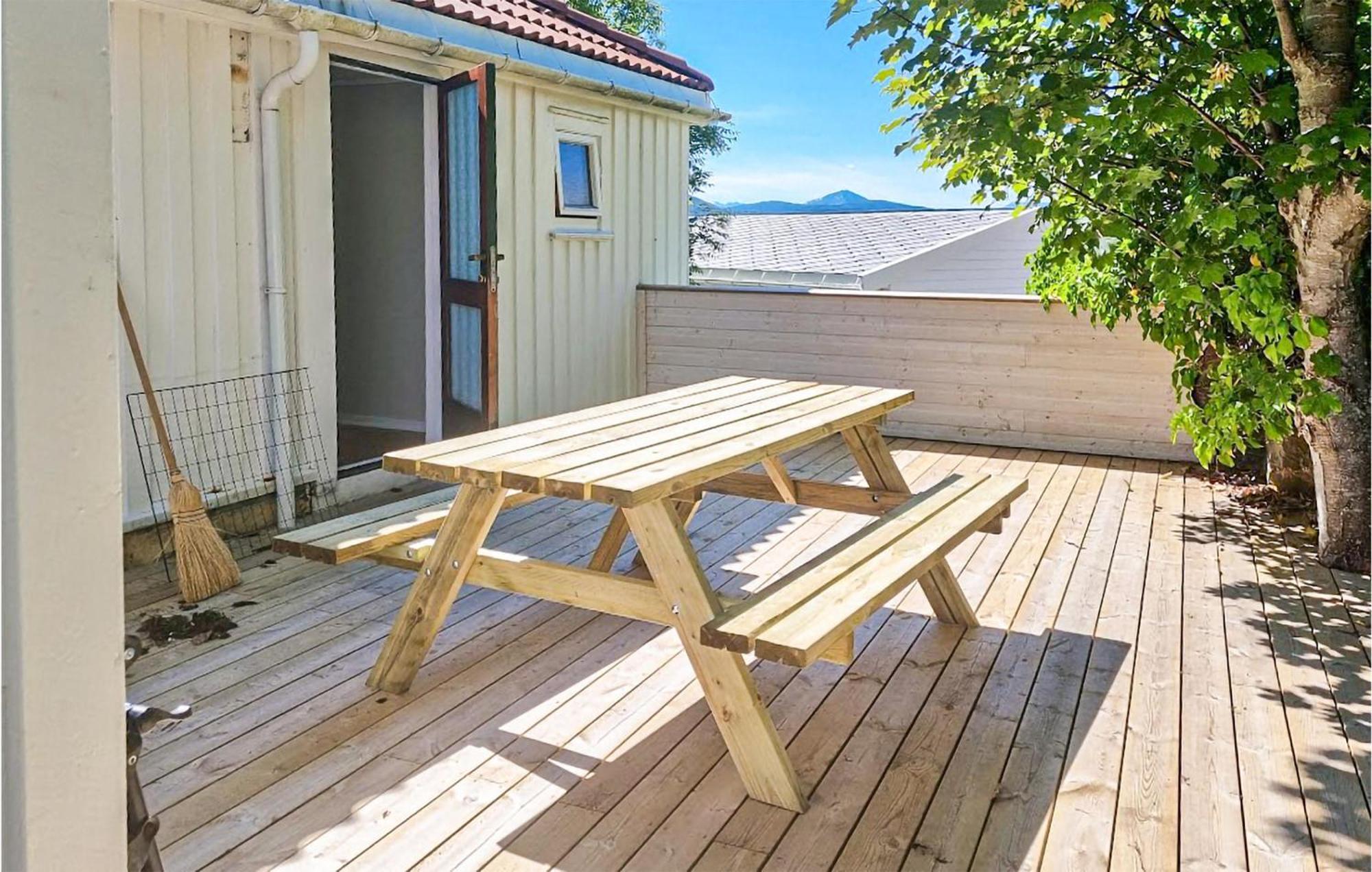 Awesome Home In Kristiansund With House Sea View Ngoại thất bức ảnh
