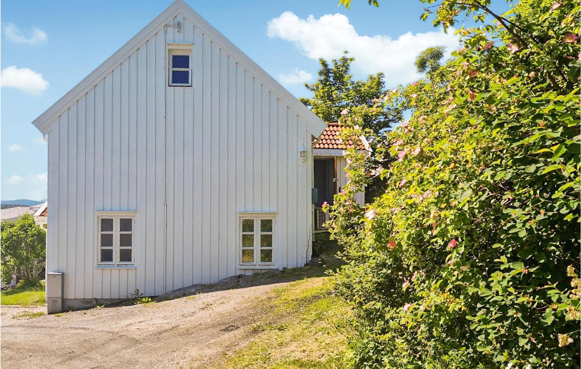Awesome Home In Kristiansund With House Sea View Ngoại thất bức ảnh