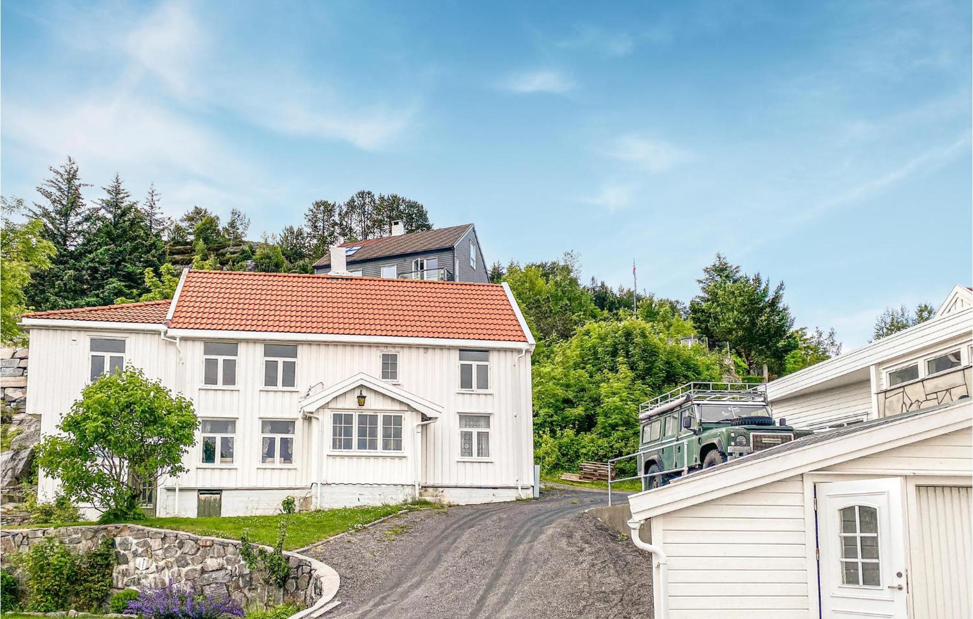 Awesome Home In Kristiansund With House Sea View Ngoại thất bức ảnh